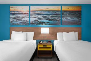 Days Inn by Wyndham Austin - 1