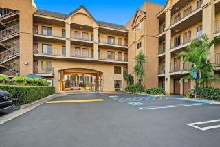 Howard Johnson by Wyndham Pasadena - Pasadena - 0