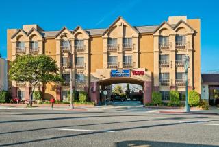 Howard Johnson by Wyndham Pasadena - Pasadena - 9