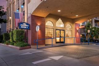 Howard Johnson by Wyndham Pasadena - Pasadena - 6