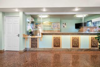 Howard Johnson by Wyndham Pasadena - Pasadena - 2