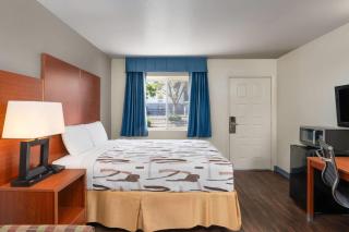 Travelodge by Wyndham Albuquerque West - 2