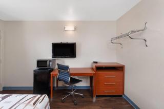 Travelodge by Wyndham Albuquerque West - 2