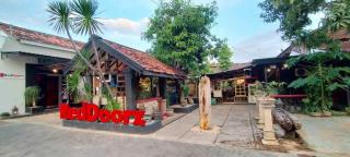 RedDoorz Plus near Alun Alun Sumenep - 9