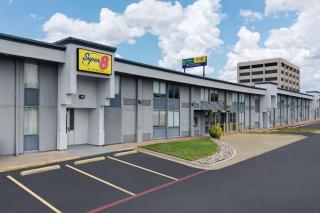 Super 8 by Wyndham Fort Worth Entertainment District - 8