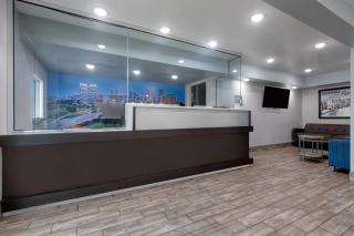 Super 8 by Wyndham Fort Worth Entertainment District - 5