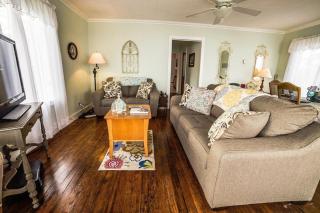 Lake Dreamin - 100ft Private Level Beach w Hot Tub & Amazing Views - Pets OK - Walk to Winery & Brewery - 4