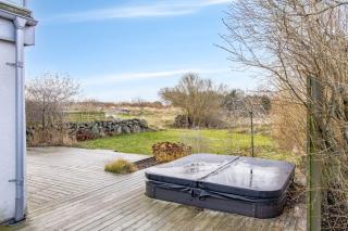 Beautiful Modern Home Near the Beach - 8