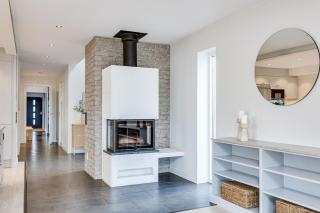 Beautiful Modern Home Near the Beach - 5