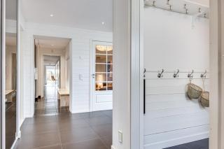 Beautiful Modern Home Near the Beach - 4