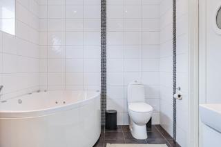 Beautiful Modern Home Near the Beach - 2