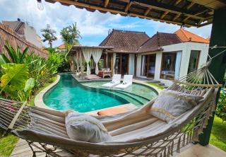 Villa DiYara Ubud - 6000 Sq Ft Private Villa - Stunning Rice field View - Big pool & garden - 4