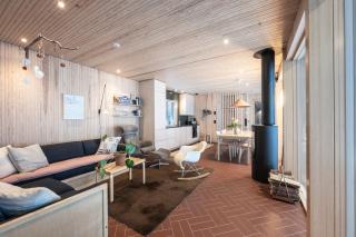 A unique lakeside cottage - 1