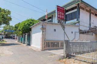 RedDoorz near Kejaksan Station Cirebon 3 - 2