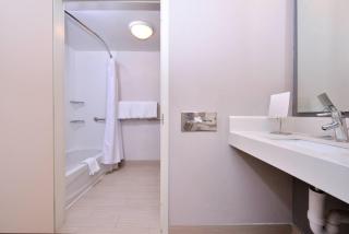 Country Inn & Suites by Radisson, Brown Deer - Milwaukee North - 2