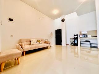 Cozy 2BR House di Regency One Eastpoint, East Surabaya by Le Ciel Hospitality - 3