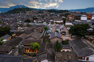 The Panorama Designer Villa & Cafe·Naxi Style Courtyard · Featuring stunning Old Town views,inspired by vibrant natural aesthetics,located next to the Big Waterwheel.Tickets Reservation Service&English Speaking Service&Breakfast - 4