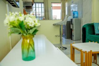 Tiny Haven Executive One Bedroom with Free WI-FI - 1