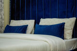 Tiny Haven Executive One Bedroom with WI-FI - 2