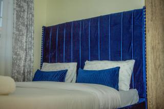 Tiny Haven Executive One Bedroom with WI-FI - 1