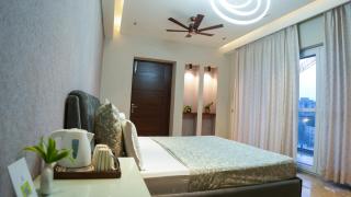 Ultra Luxury 4 BHK Apartment 1 km to DLF Golf - 0