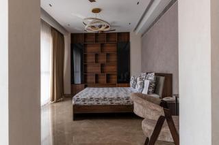 Ultra Luxury 4 BHK Apartment 1 km to DLF Golf - 5