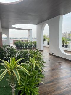 Ultra Luxury 4 BHK Apartment 1 km to DLF Golf - 9