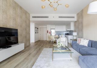 Nasma Luxury Stays - Fabulous Apartment With Balcony Near MJL's Souk - 1