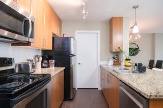 Modern Central Location with Pool Sauna & Jacuzzi - 4