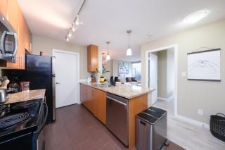 Modern Central Location with Pool Sauna & Jacuzzi - 1