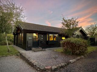Hyggeby Lodge, Yanwath, with garden & wood burning stove, 10 minutes to Ullswater - Tirril - 0