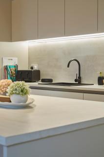 Fantastic Grade II listed renovated coach house - 7