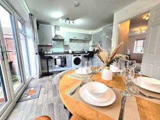 The Charm Luxury House - 8mins to NEC, Birmingham Airport - 6