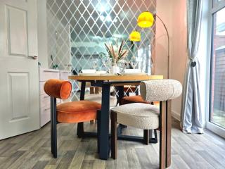 The Charm Luxury House - 8mins to NEC, Birmingham Airport - 4