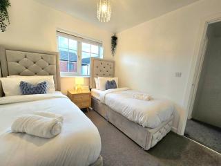 The Charm Luxury House - 8mins to NEC, Birmingham Airport - 2