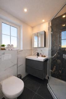 Premium House- Box spring beds- Smart TV- Garden - 4