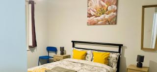 Corby- Split Level Apartment with 3 Bedrooms - 8