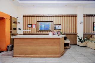 RedDoorz near Istana Plaza 2 - 8