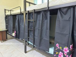 Group-Friendly Private Room with Bunk Beds - NO PARKING - 8