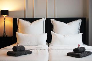 Für Monteure und Langzeitaufenthalte - 120 qm - bis 8 Personen - Küche - Waschtrockner - Badewanne & Dusche - kostenloser Parkplatz - Smart TV - 4