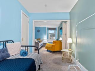 Large House in Central Ulverston Sleeps 10 - Pass the Keys - 1