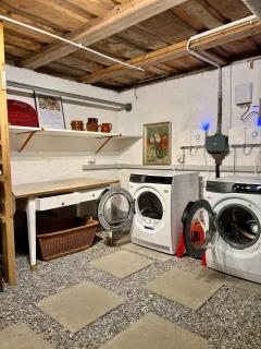 World-Famous Valley View King Bed & Laundry - 7