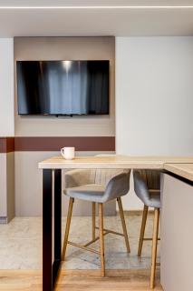 Newly Renovated Comfortable First-Floor Stay - 5