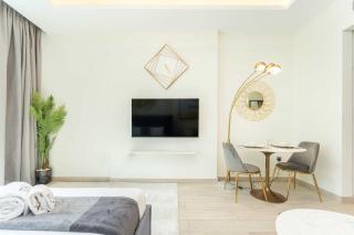 PVH - Modern Studio Near Downtown - Azizi Riviera - 4