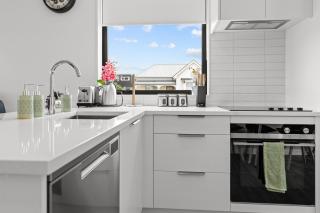 Luxury New 2Bed2Bath Minutes To CBD With Parking - Christchurch - 2