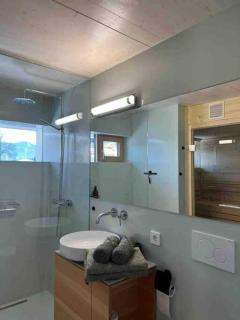 Urban Alpine Penthouse with Lake View - 8