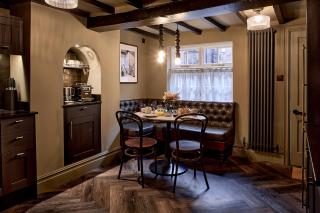 3-Bed Historic Knitters Cottage in Nottingham - 8