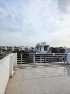 Cozy Studio in Gurgaon - 6