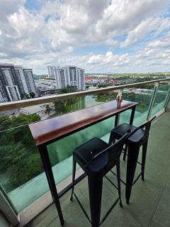 08 Palazio Lake View High Floor Netflix - 0