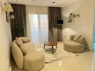 Luxury Stay, High End Finished Home Near Airport - 0